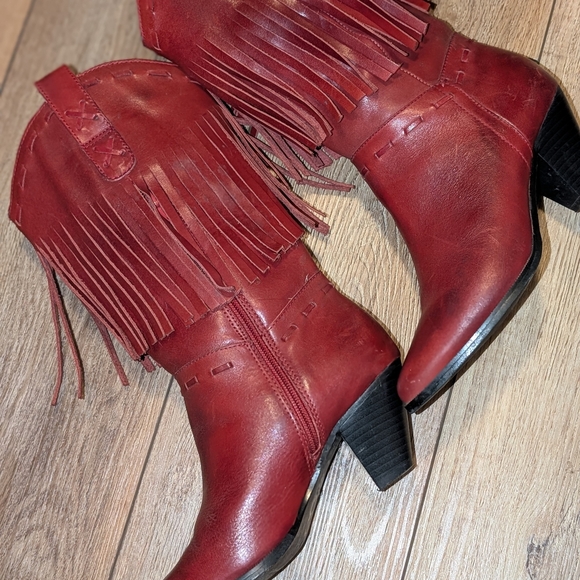 Red Fringe Western Boots - Picture 1 of 11